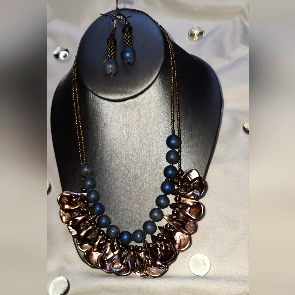 SOLD‼️Necklace & Earrings set